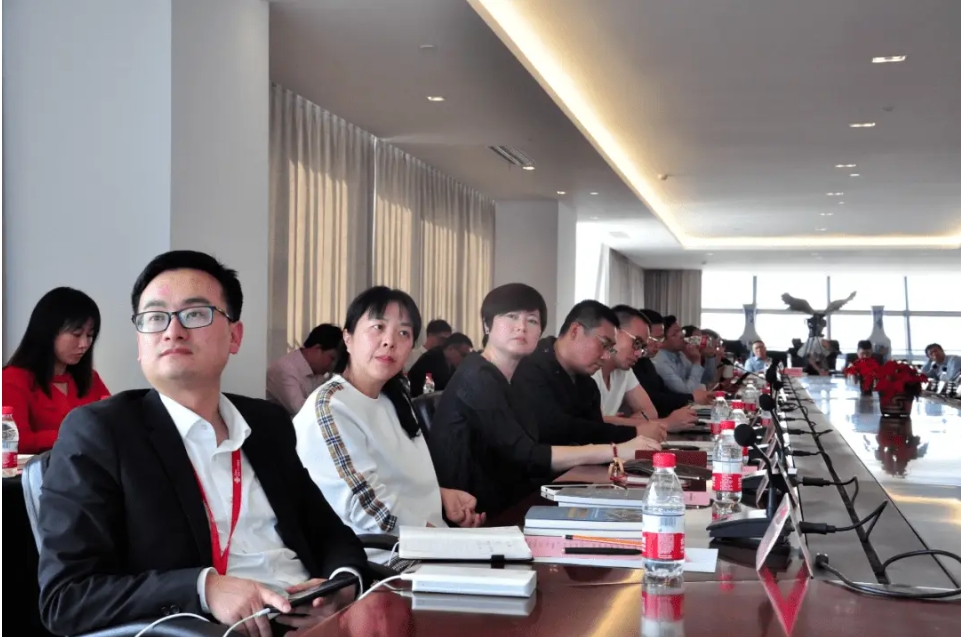 在宁波制造业数字化转型与智能物联网产业交流会上分享“构建数字化业务新模型”